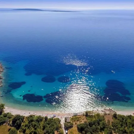 Miholascica 2 In Island By Guide קרס