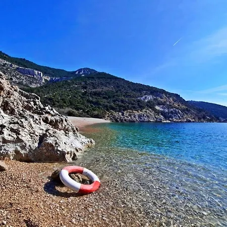 Вилла Miholascica 2 In Island By Guide Црес