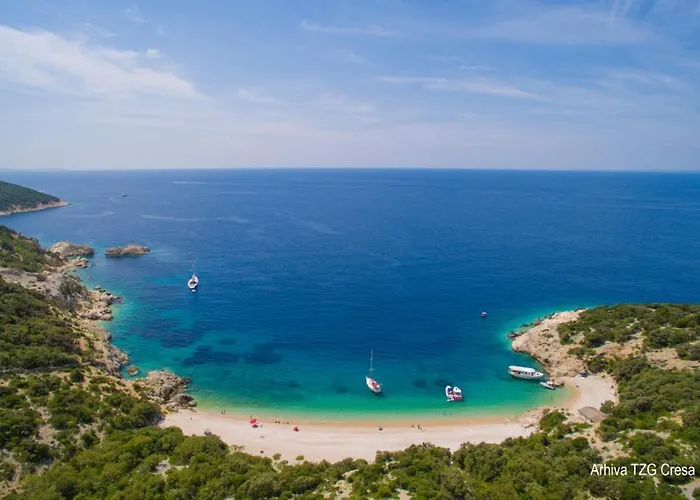 Miholascica 2 In Island By Guide *