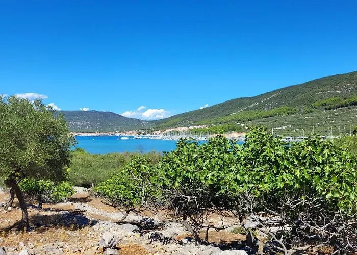 Miholascica 2 In Island By Guide Вилла Црес