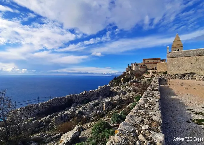 Miholascica 2 In Island By Guide Вилла Црес