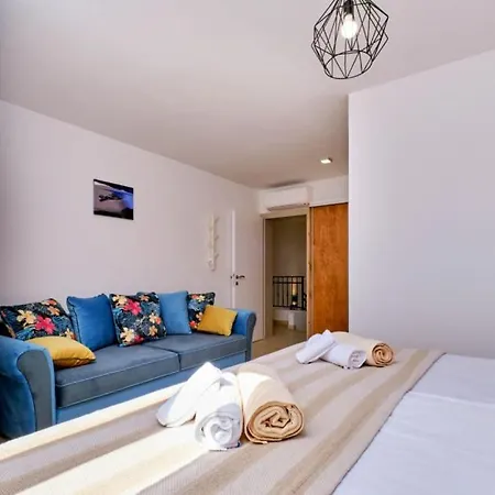 Miholascica 2 In Island By Guide * Cres