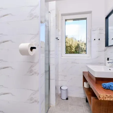 Miholascica 2 In Island By Guide Villa Cres