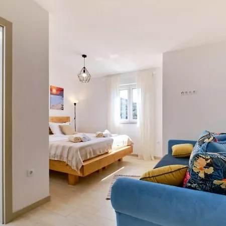 Miholascica 2 In Island By Guide Villa *