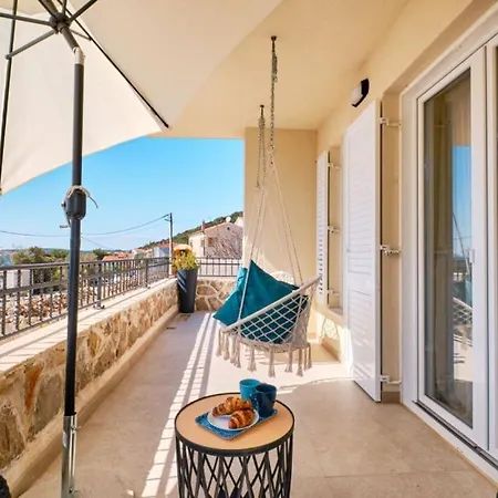 Miholascica 2 In Island By Guide Cres