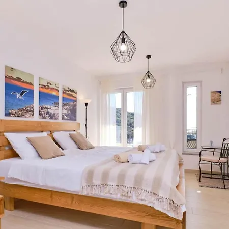 Miholascica 2 In Island By Guide * Cres