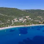 Miholascica 2 In Island By Guide فيلة كريس